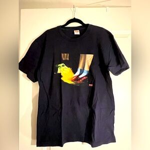Supreme men’s t shirt